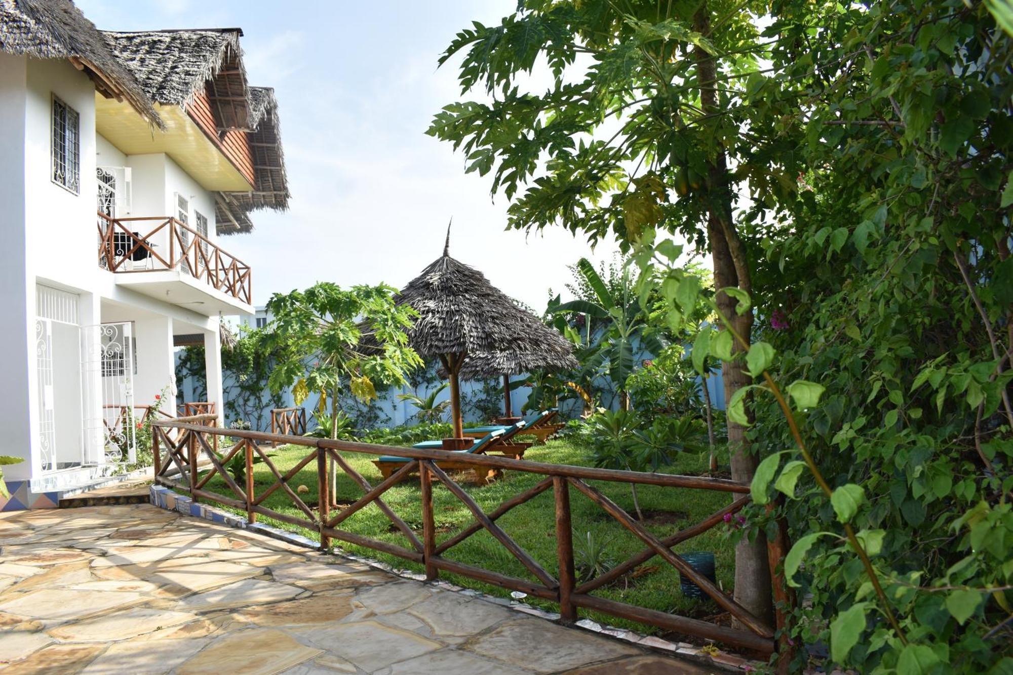 Pineapple House Bed & Breakfast Nungwi