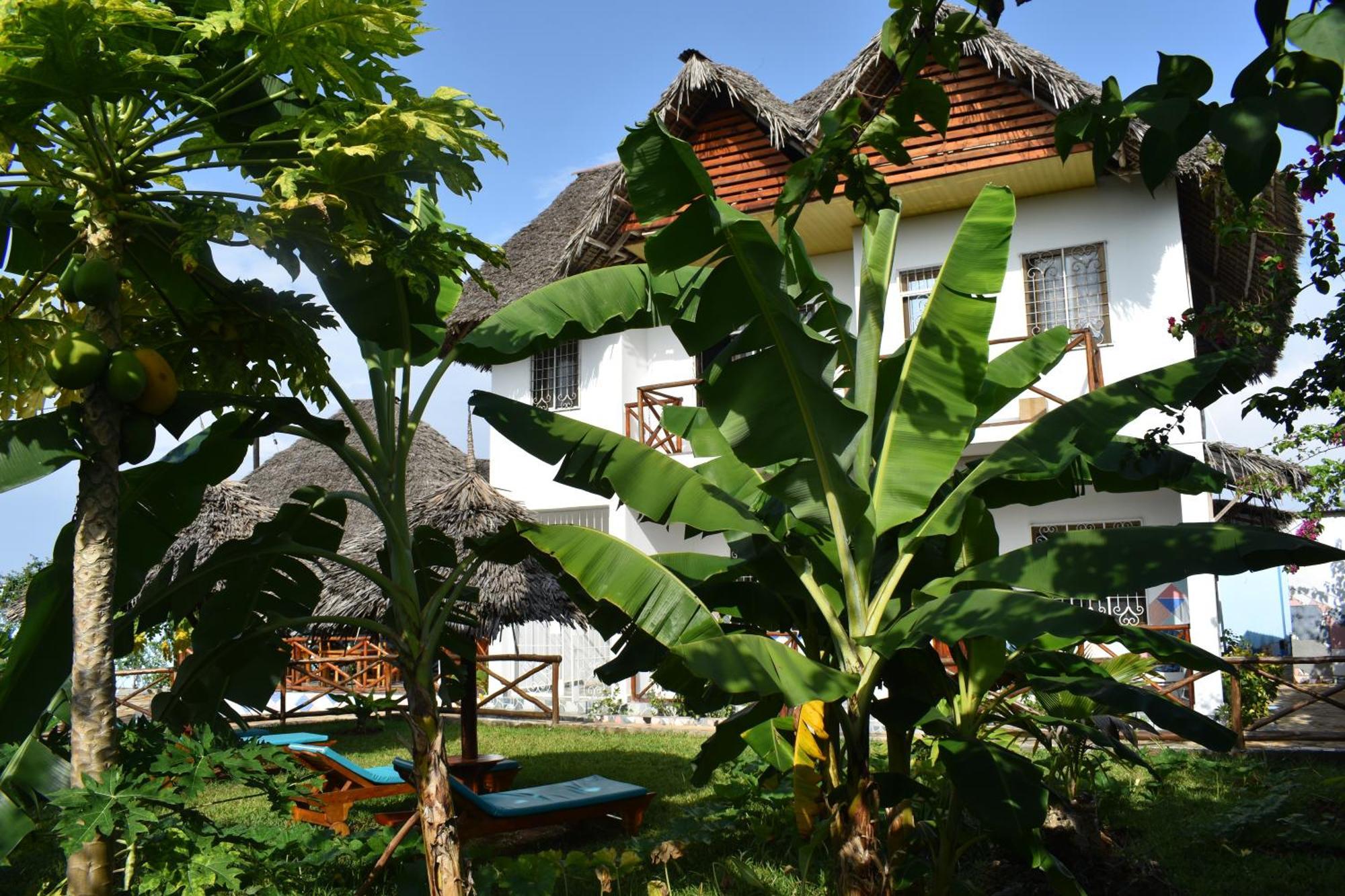 Pineapple House Bed & Breakfast *