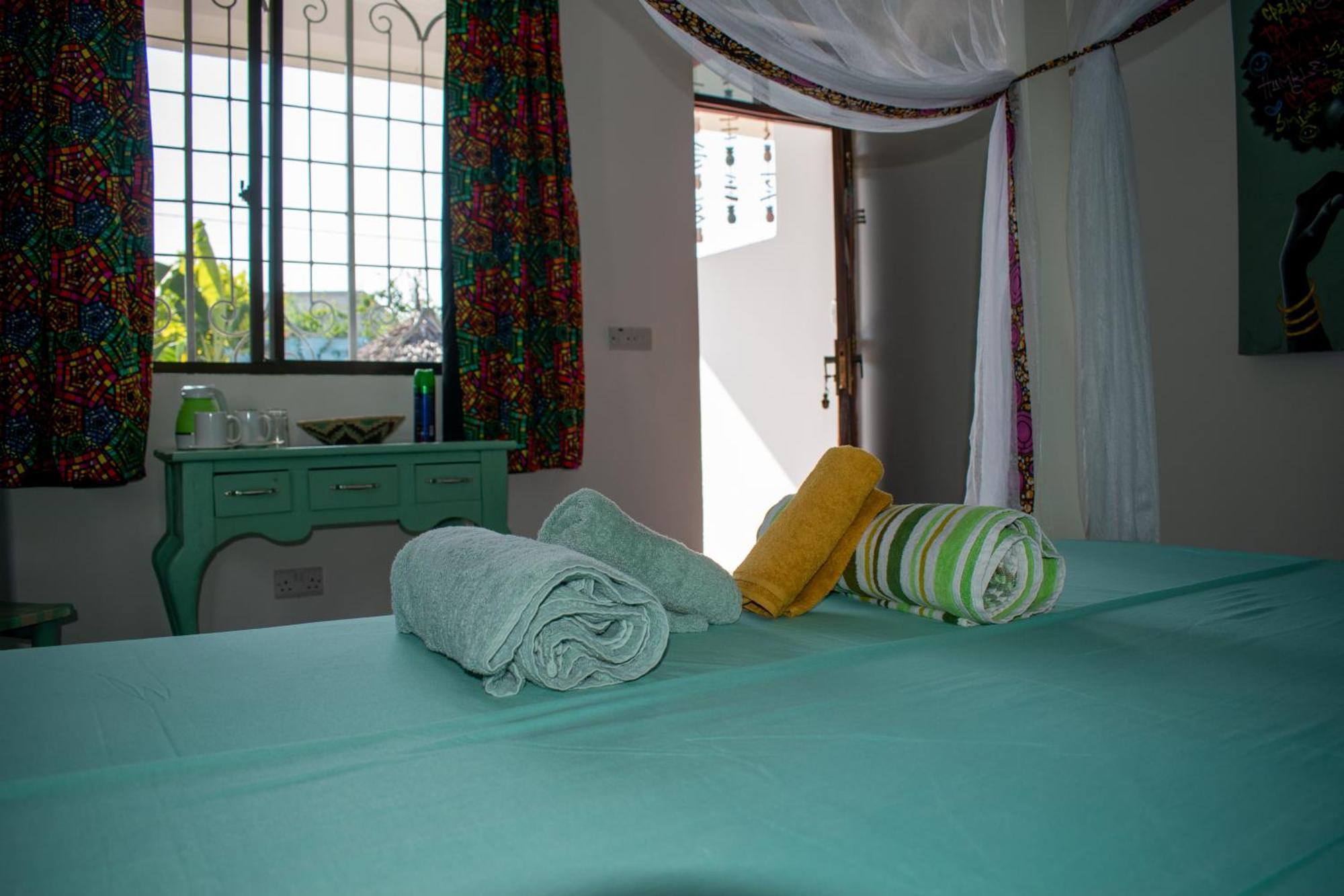 Pineapple House Bed & Breakfast